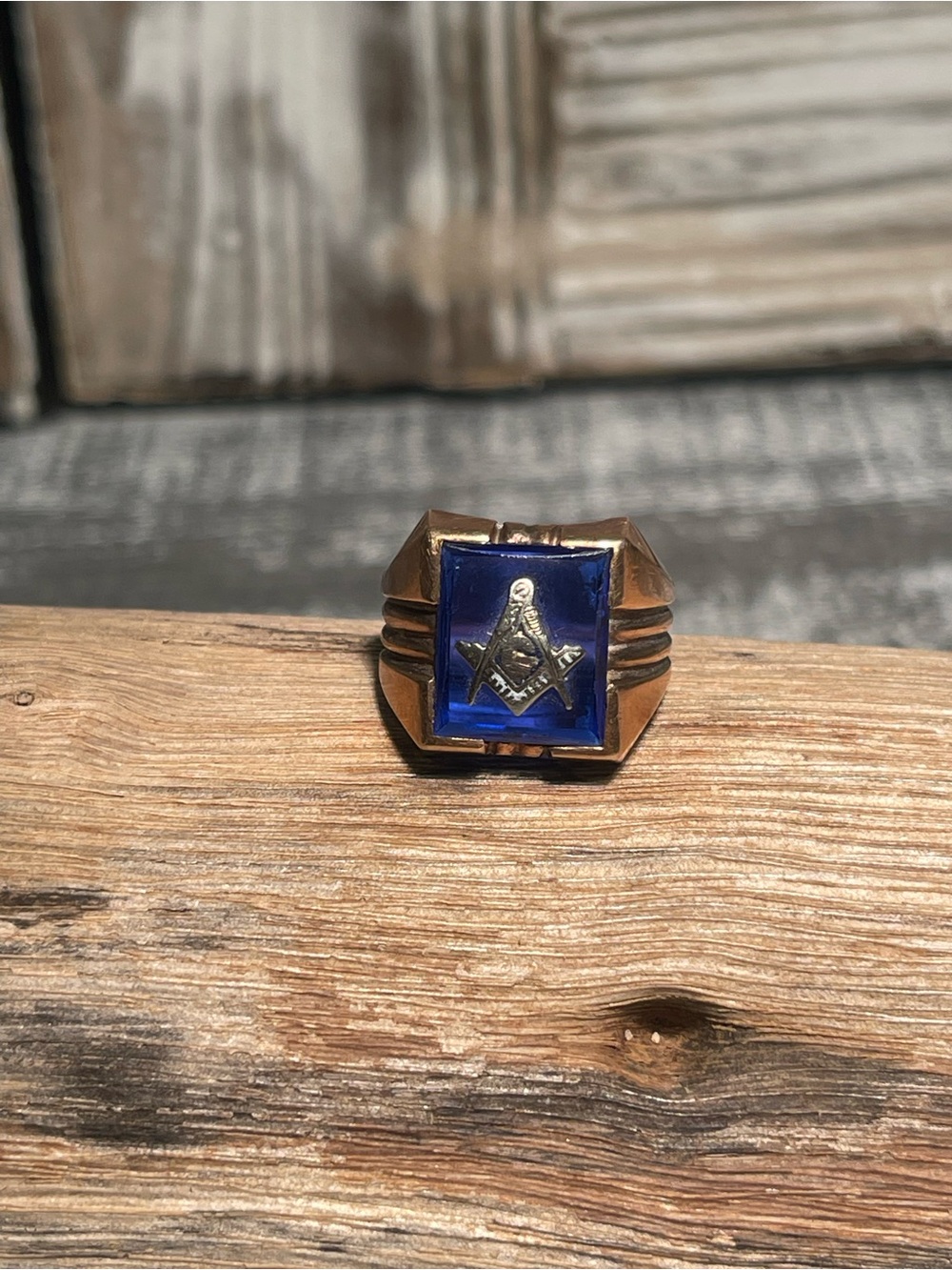 Men's Gold 10K Blue Masonic Square & Compass Signet Ring 7.86 grams